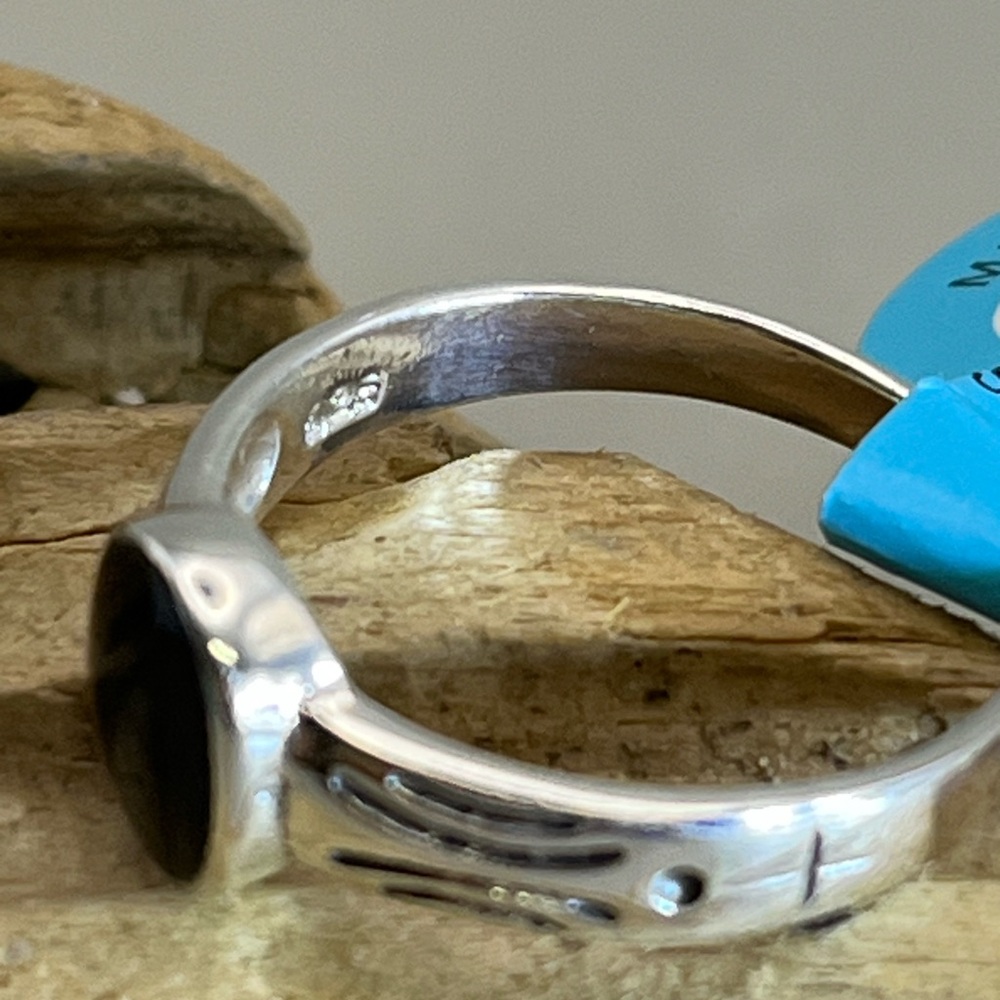 Elegant Sterling Silver and Black Onyx Women's Ring - Picture 3 of 3